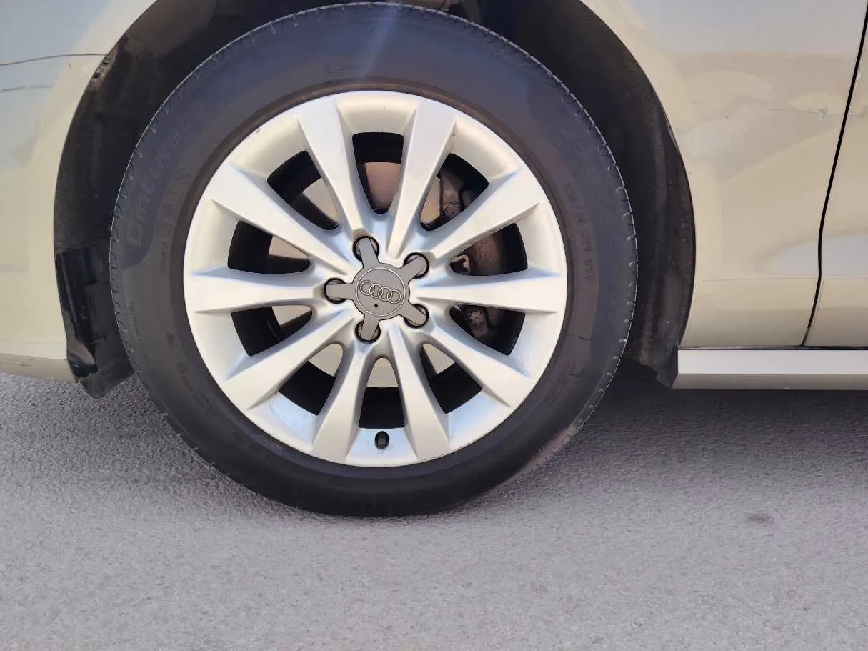 Car image 10