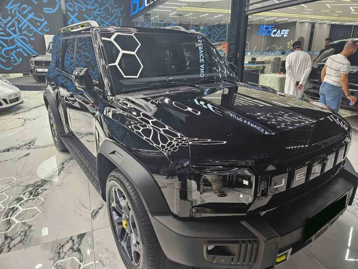 Car image 3