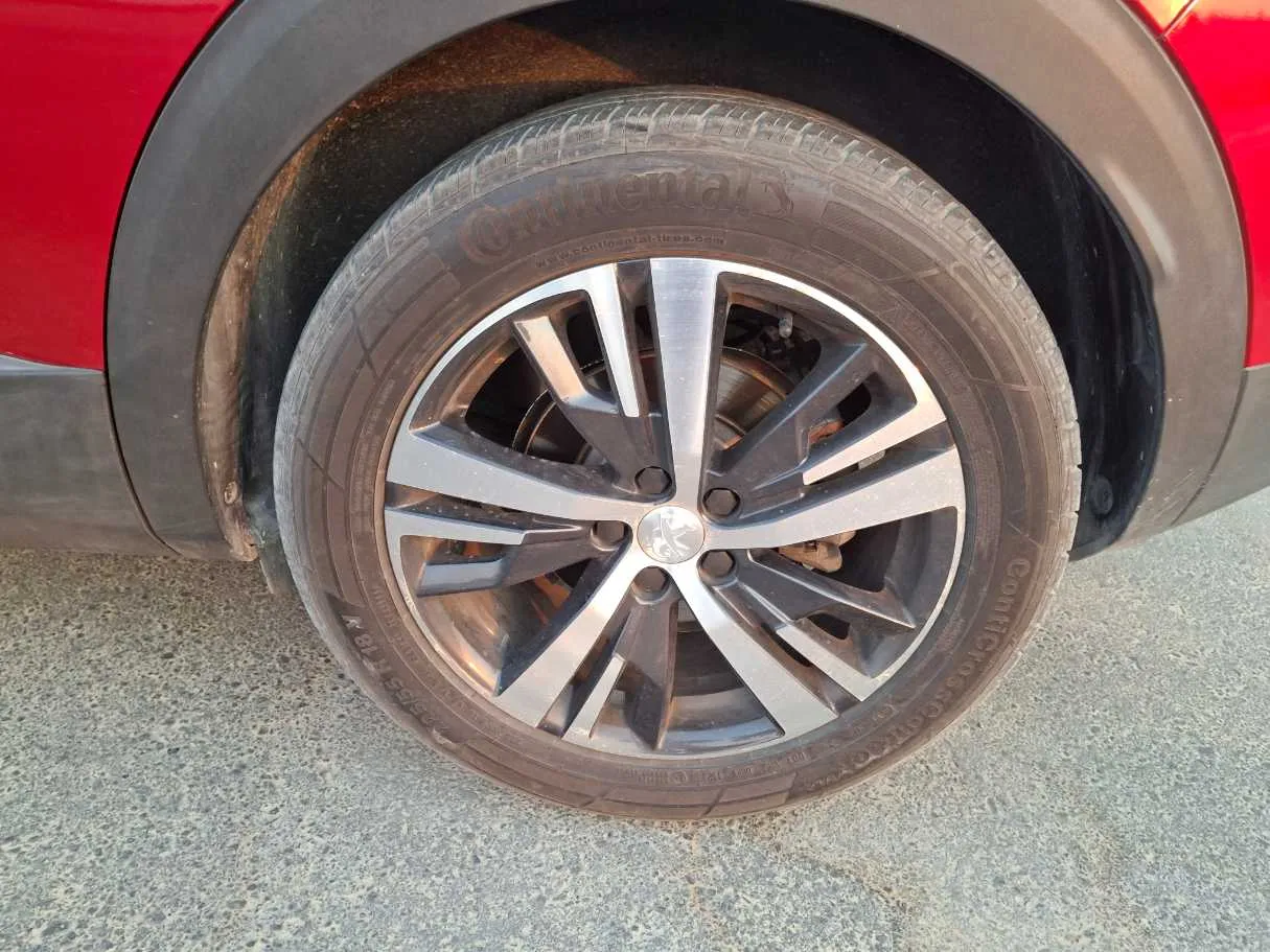 Car image 9
