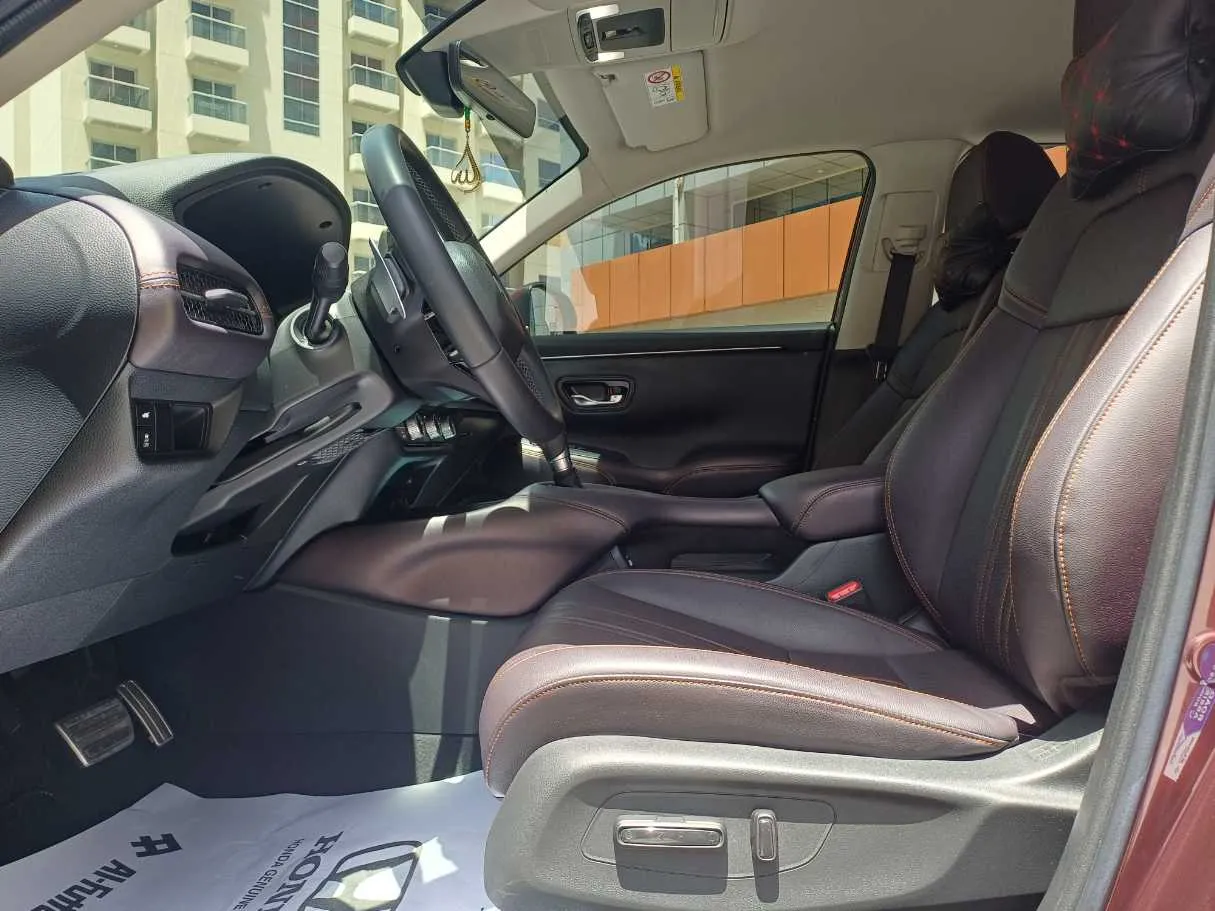 Car image 12