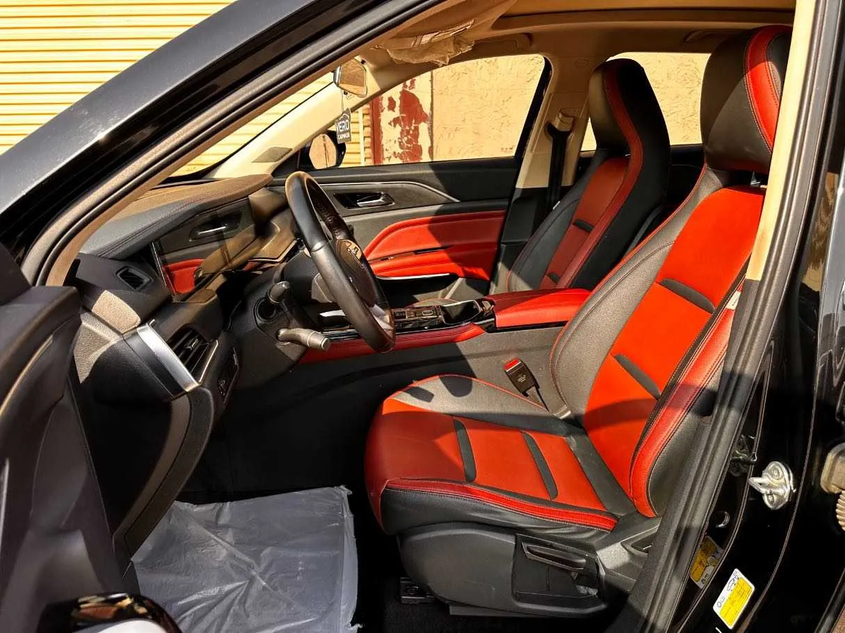 Car image 12