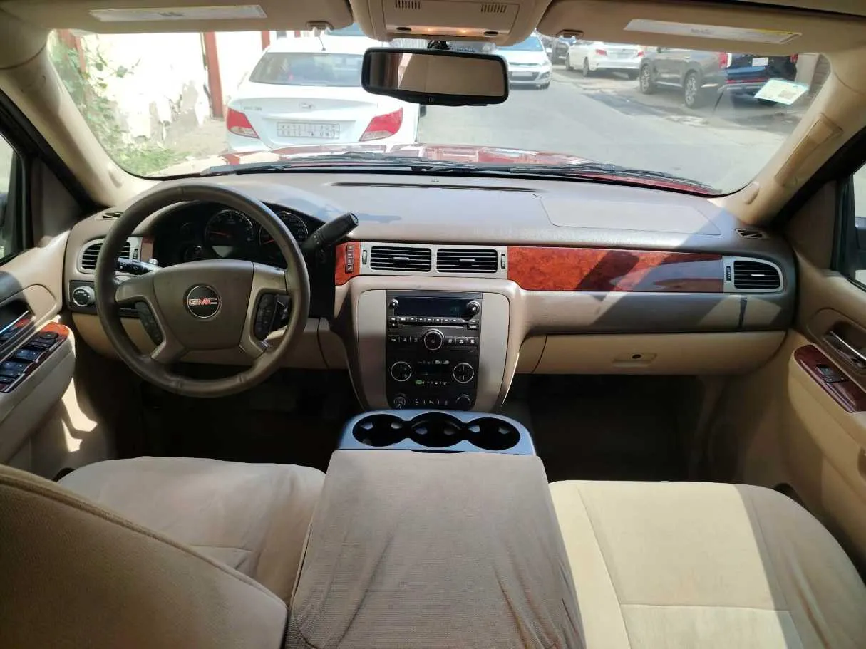 Car image 24