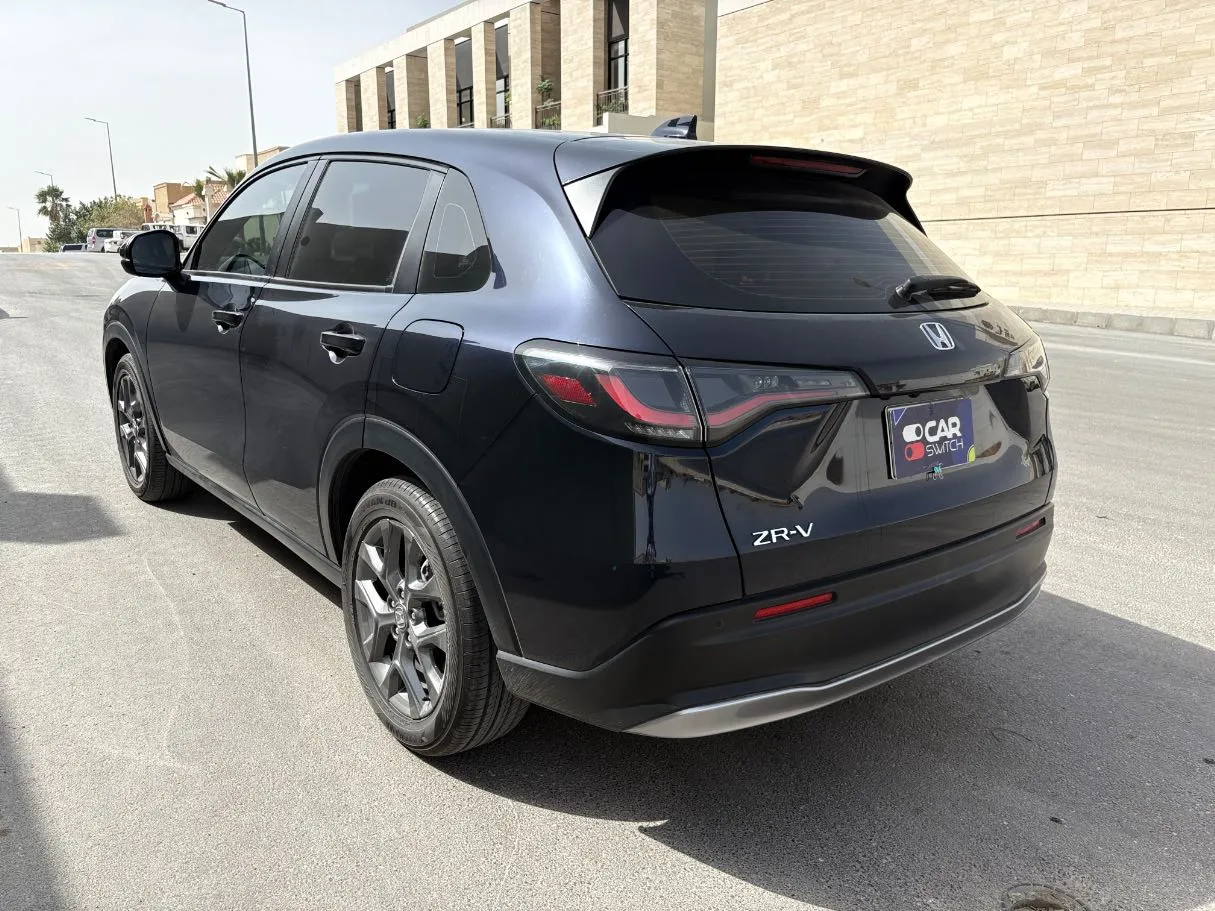 Car image 7