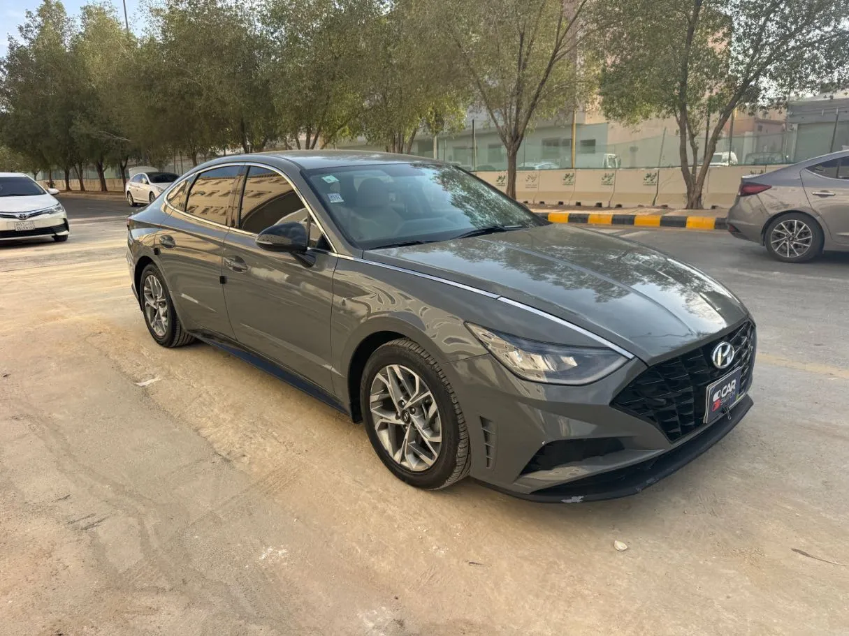 Car image 3