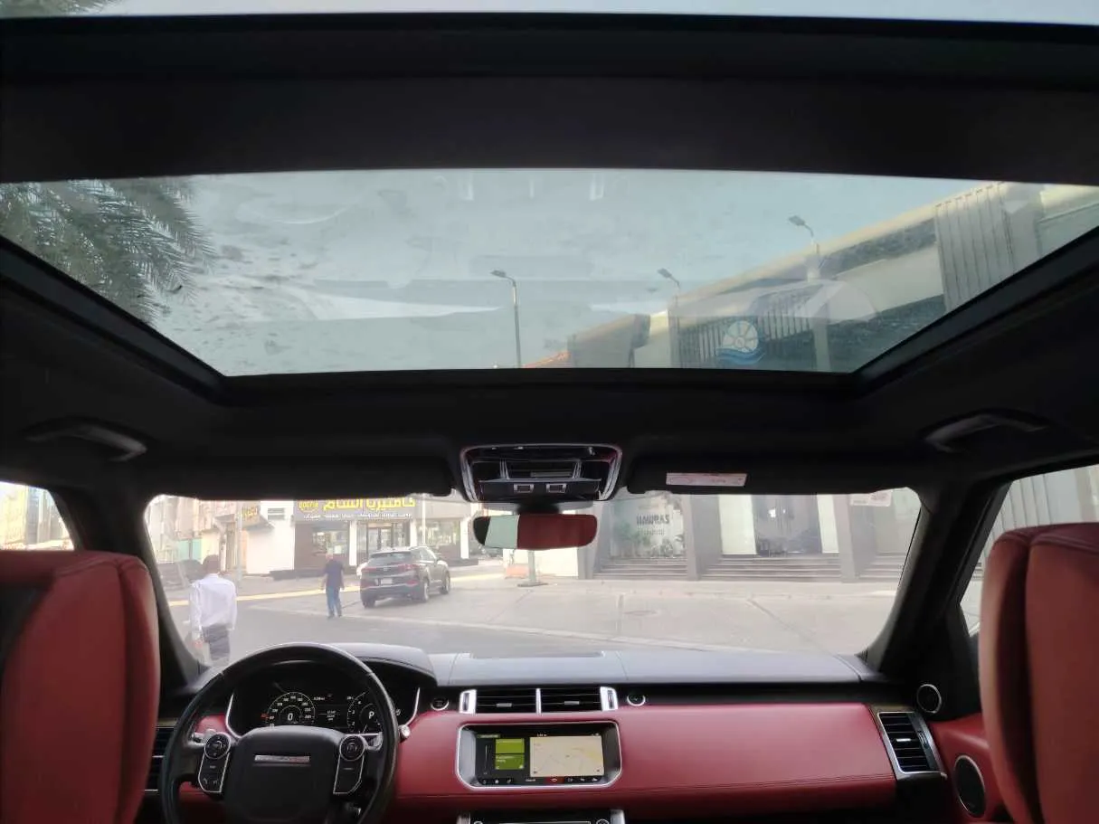 Car image 18