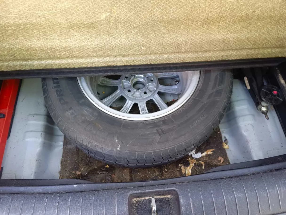 Car image 32