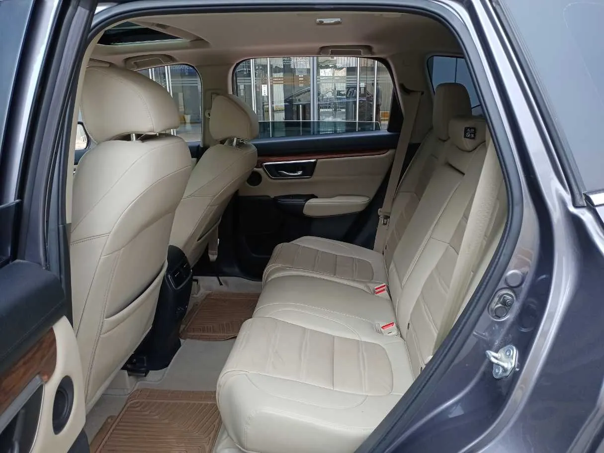 Car image 13