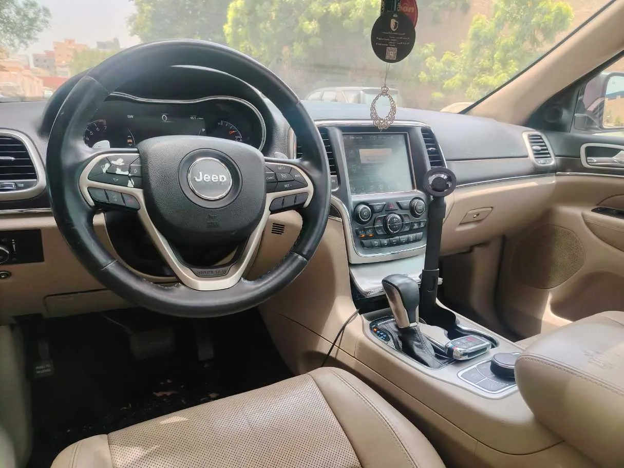 Car image 27