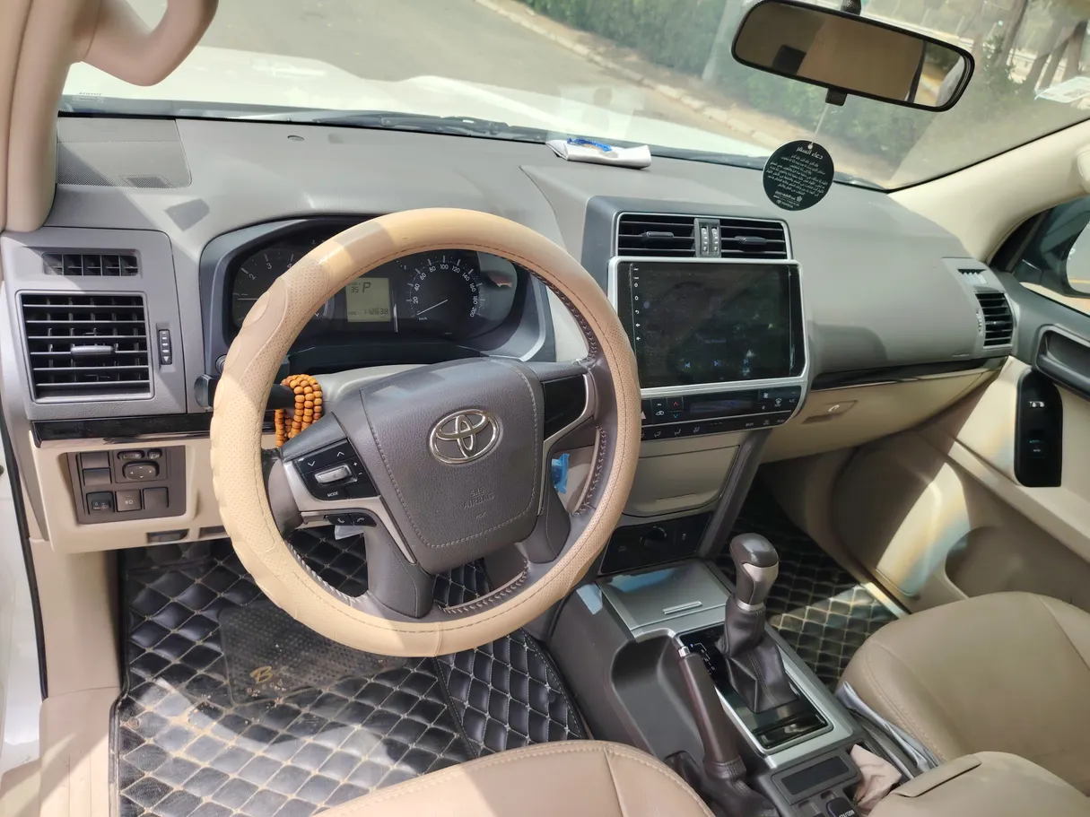 Car image 12