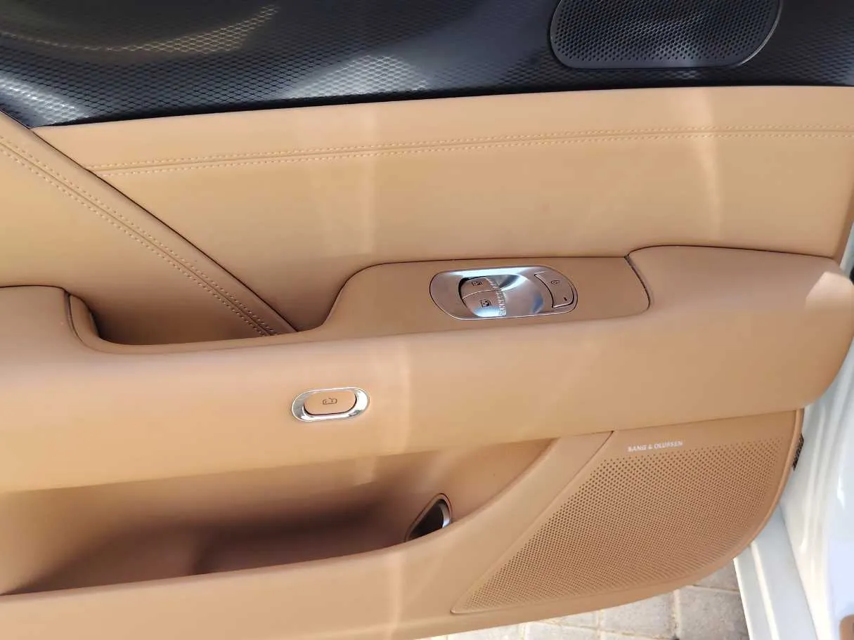 Car image 29