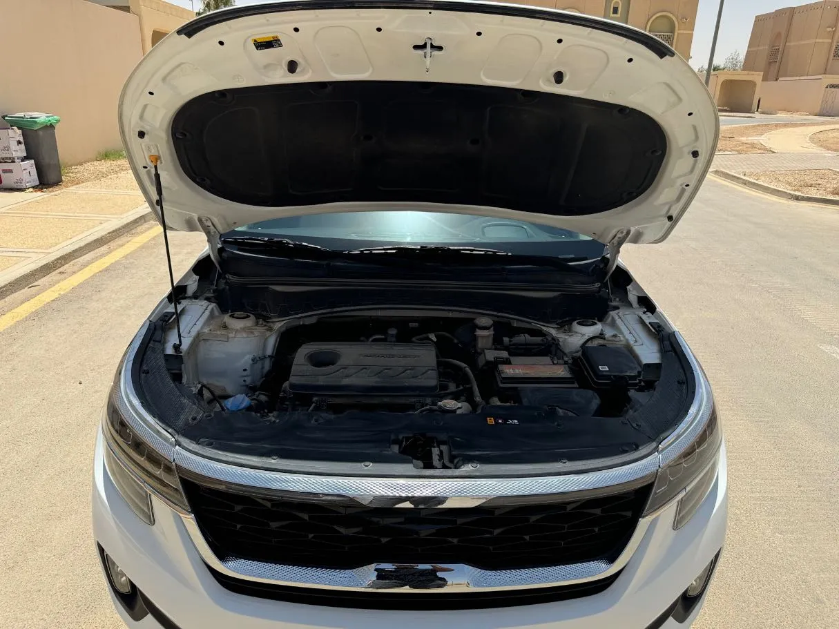 Car image 25