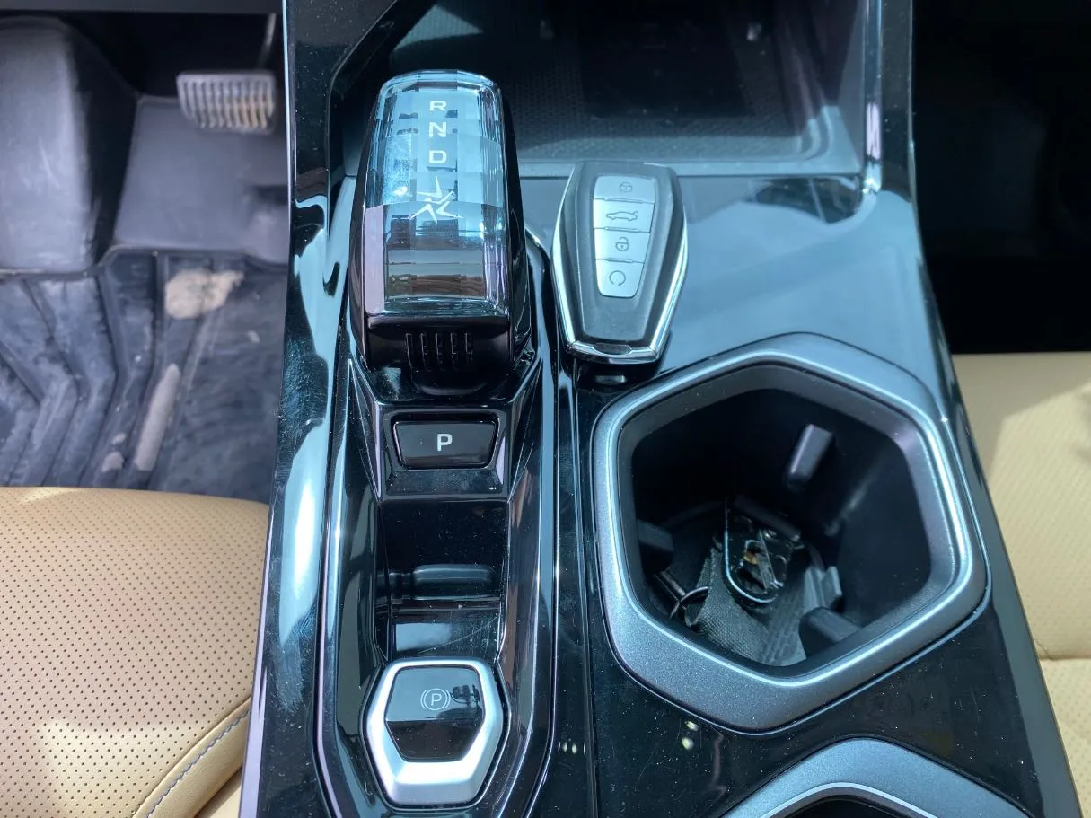 Car image 17
