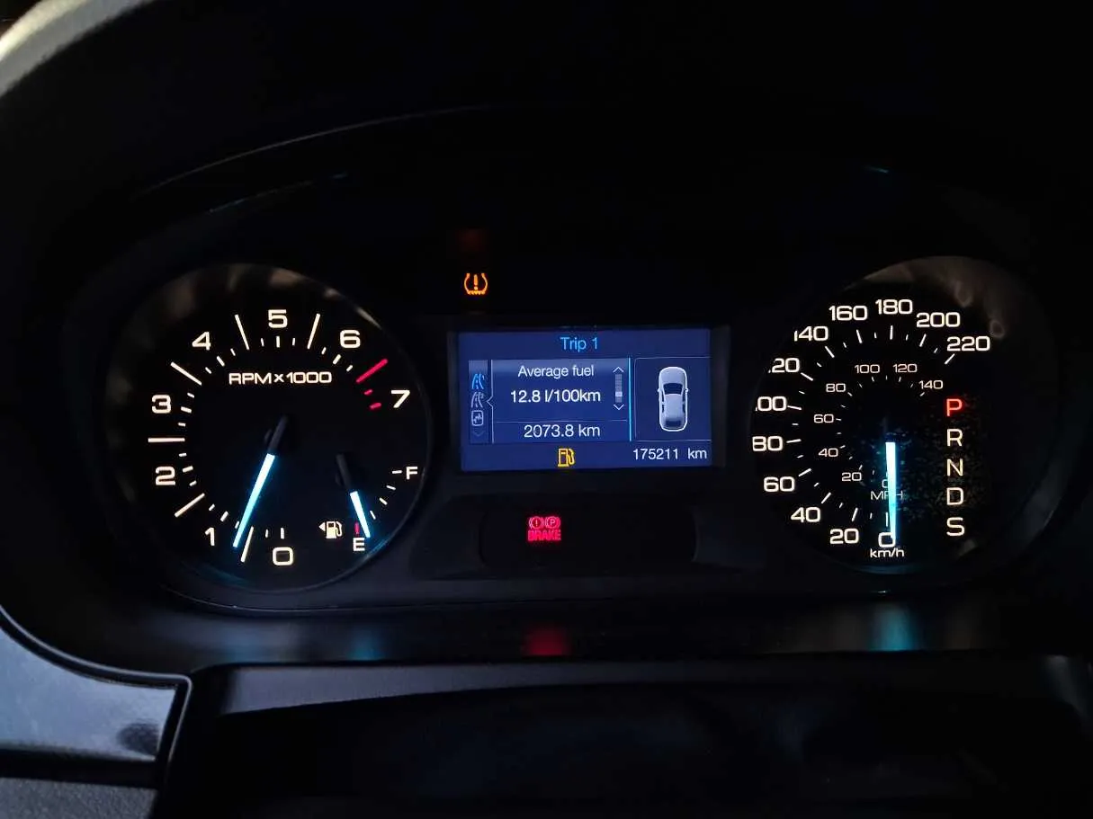 Car image 17