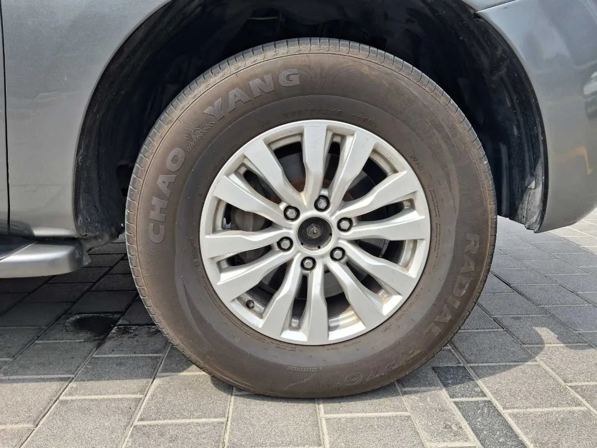 Car image 9