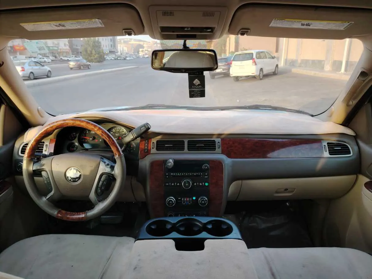 Car image 19