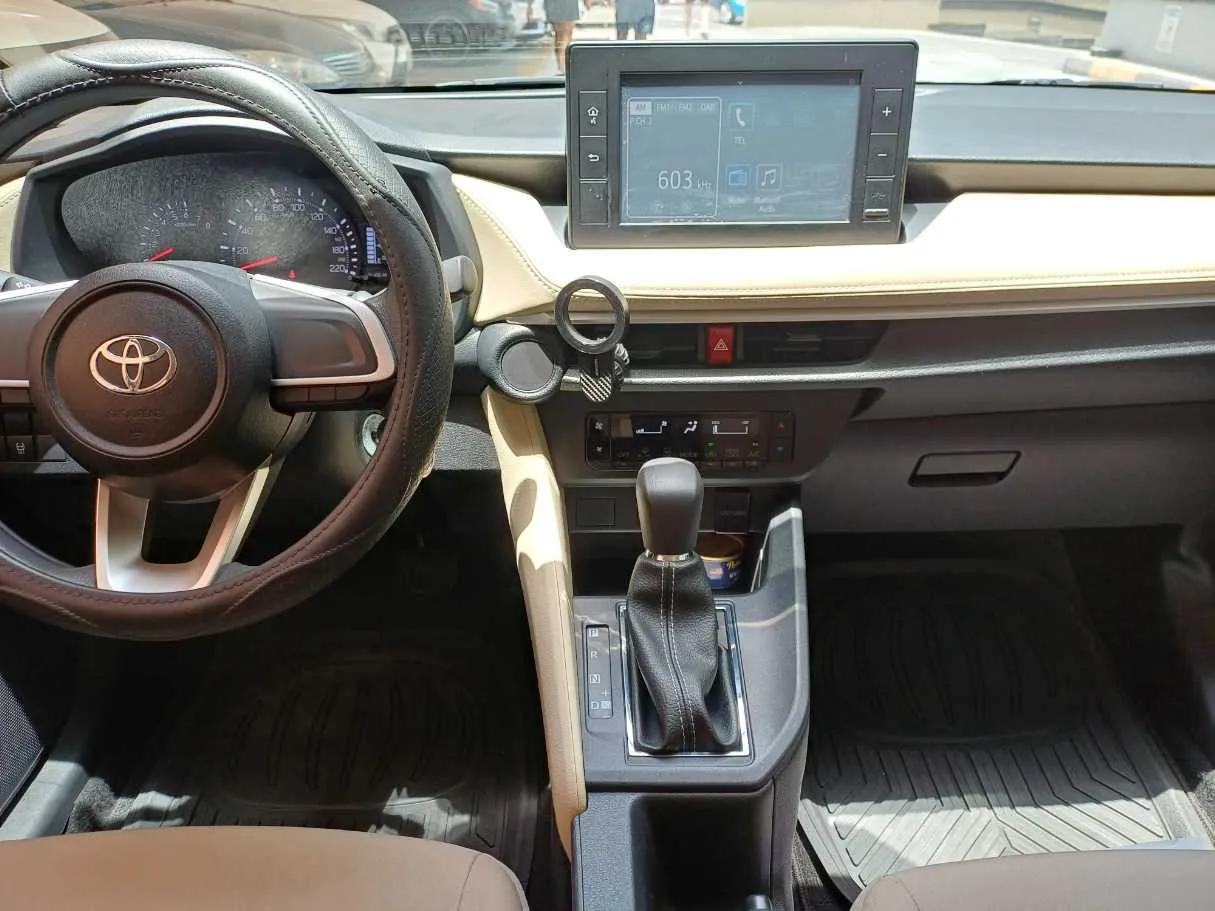 Car image 17
