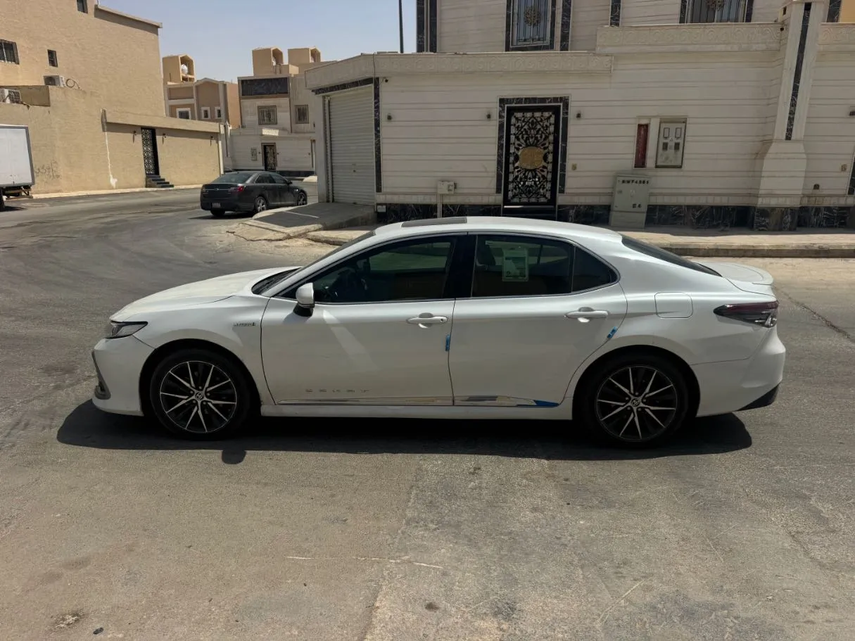 Car image 8