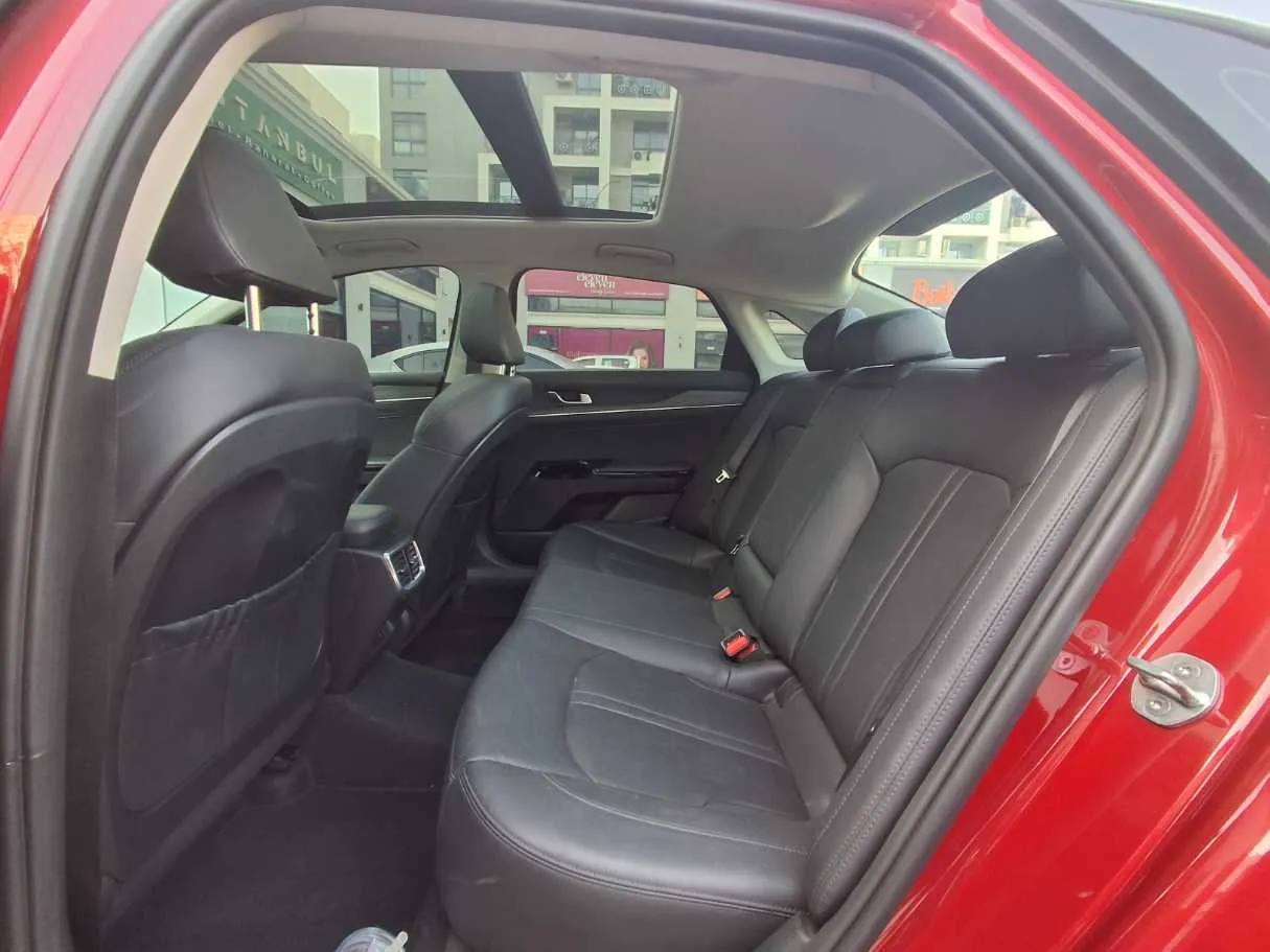 Car image 13