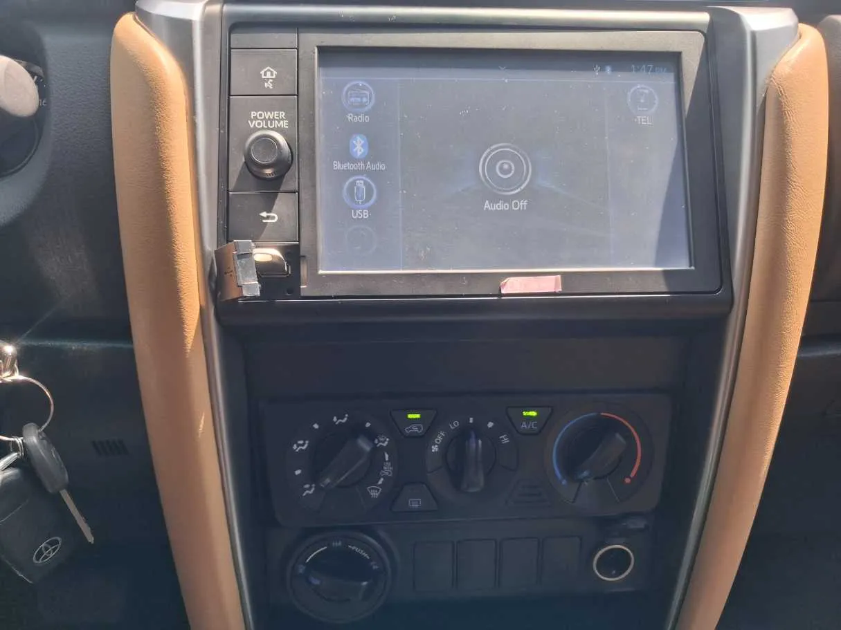 Car image 18