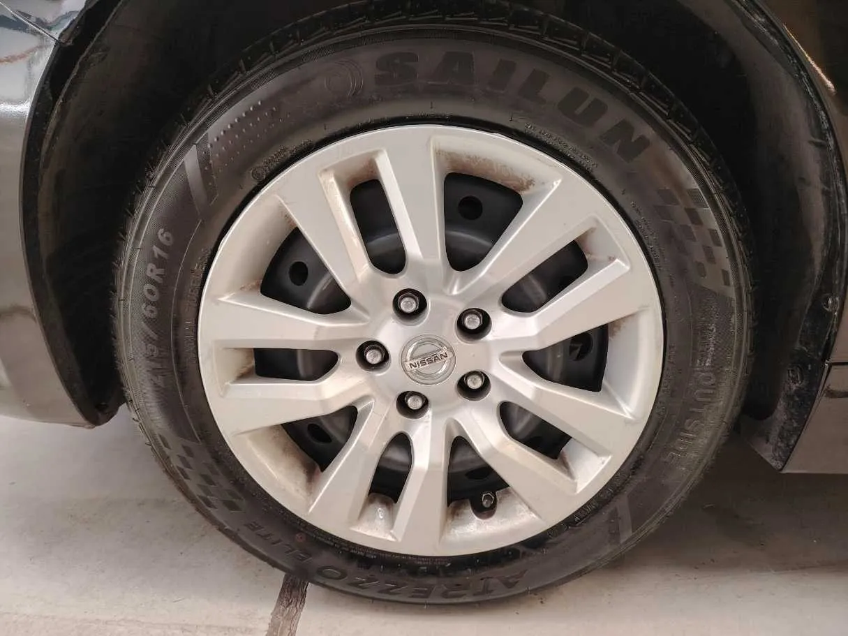 Car image 10