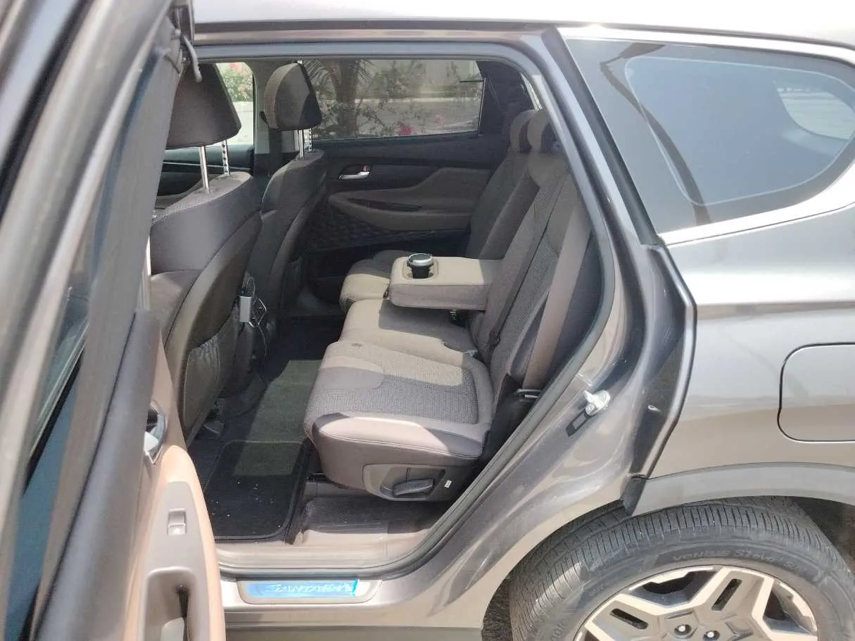 Car image 15