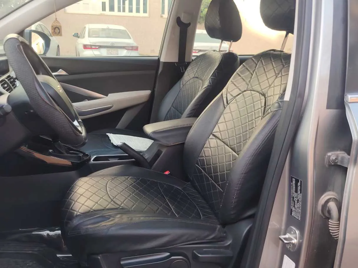 Car image 13