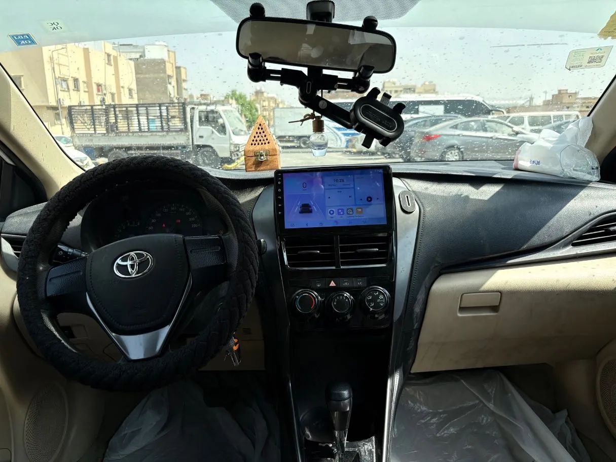 Car image 16