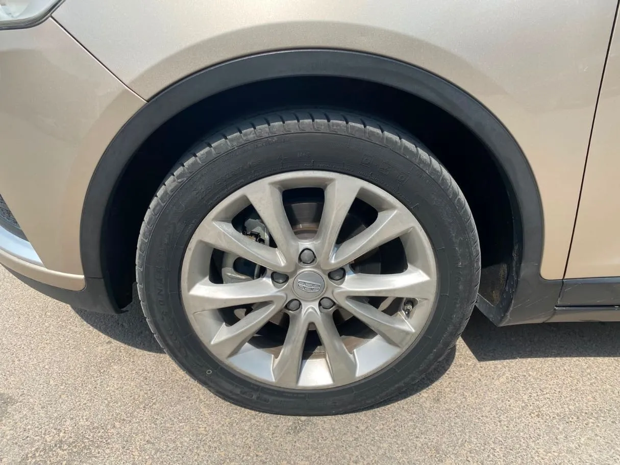 Car image 10