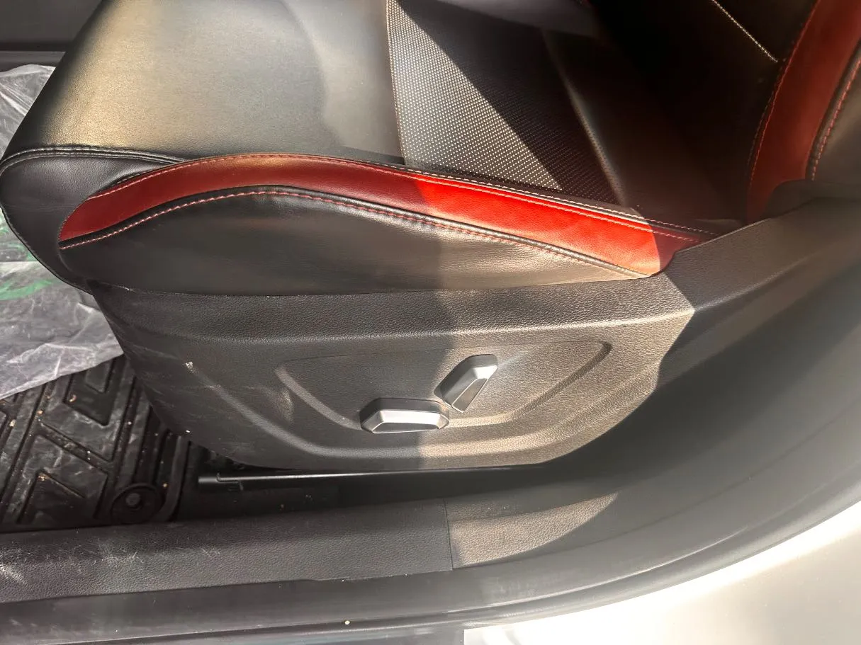Car image 26