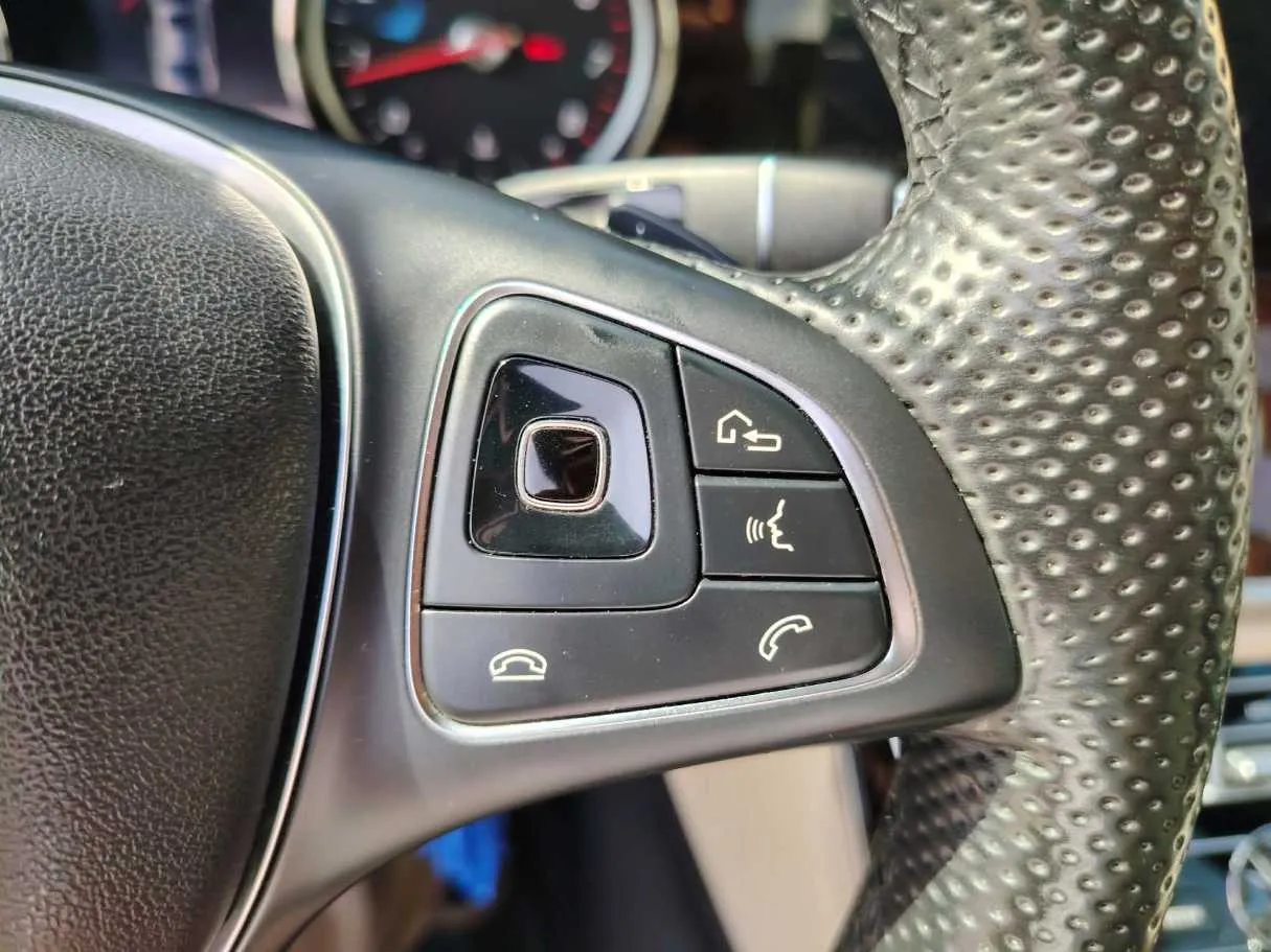 Car image 40