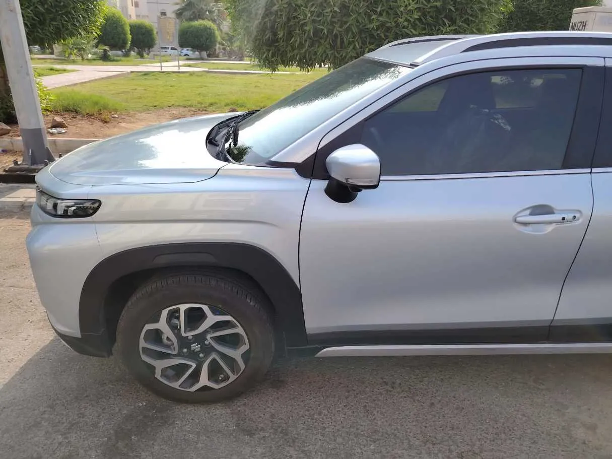 Car image 9