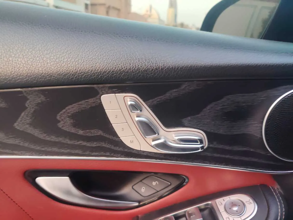 Car image 28
