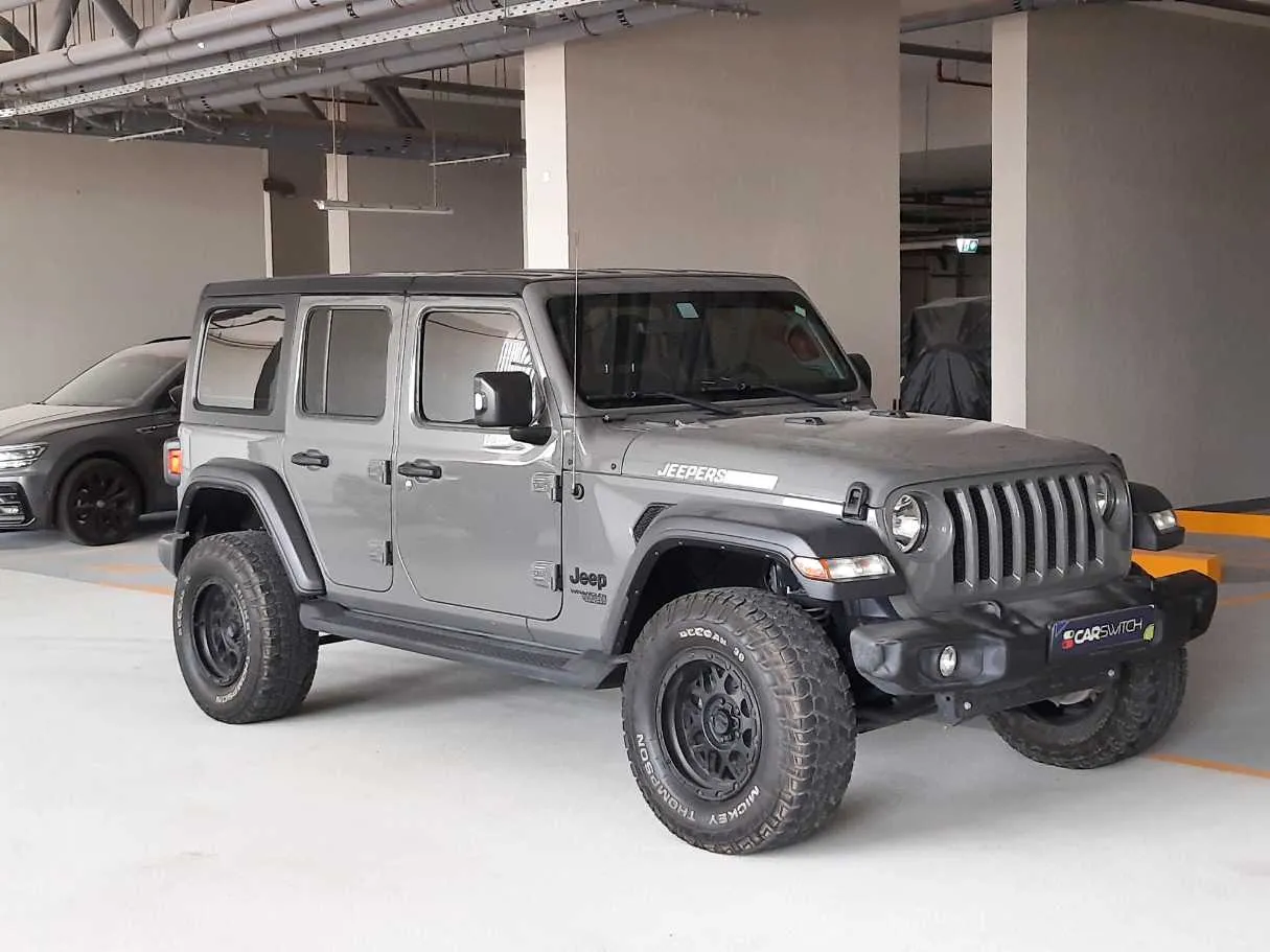 Car image 3
