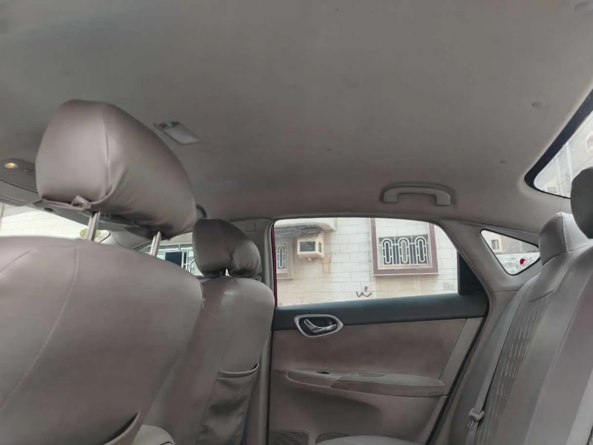 Car image 19