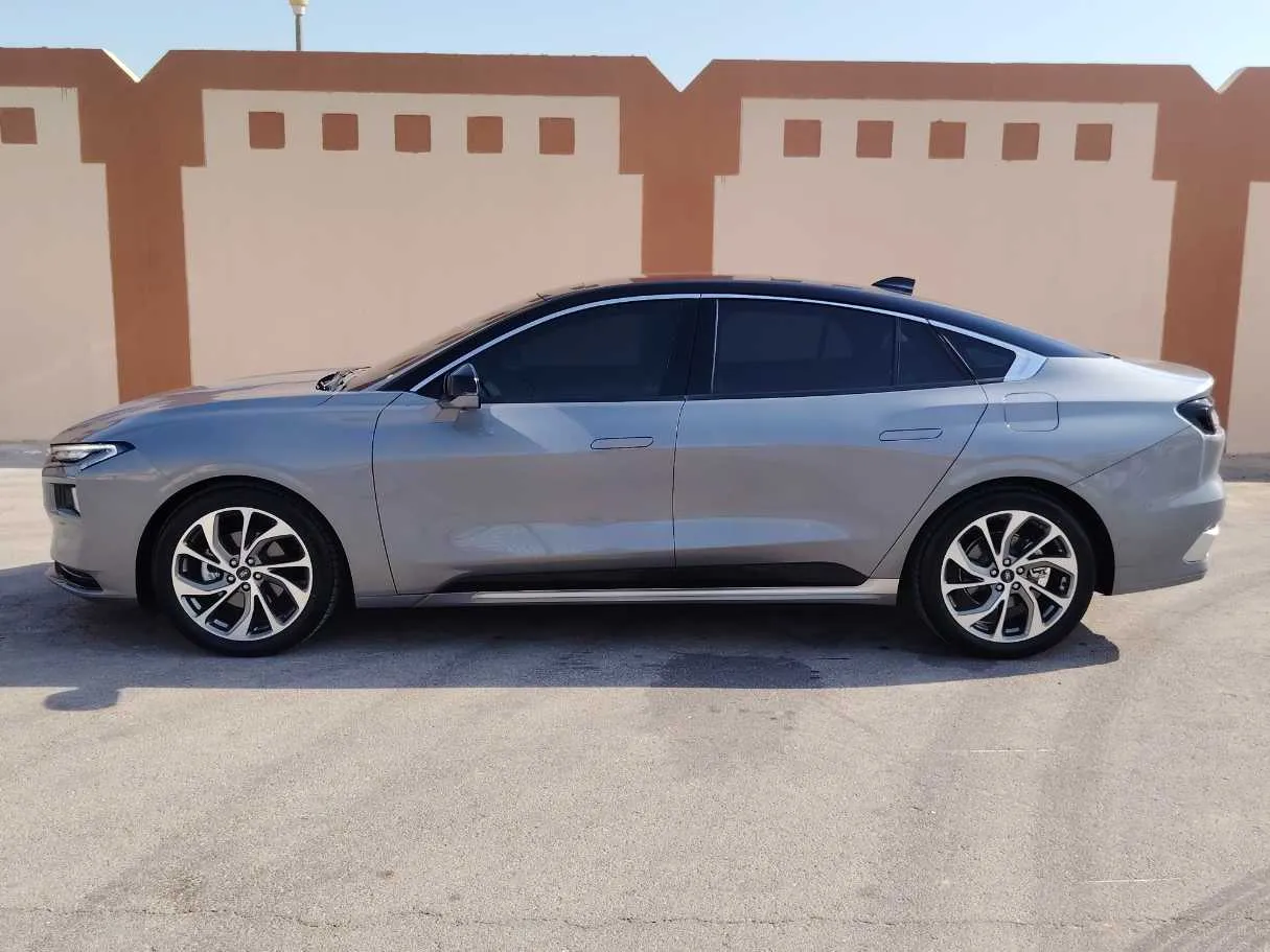 Car image 8