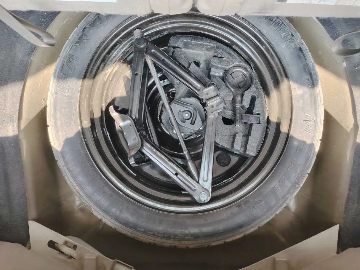 Car image 30