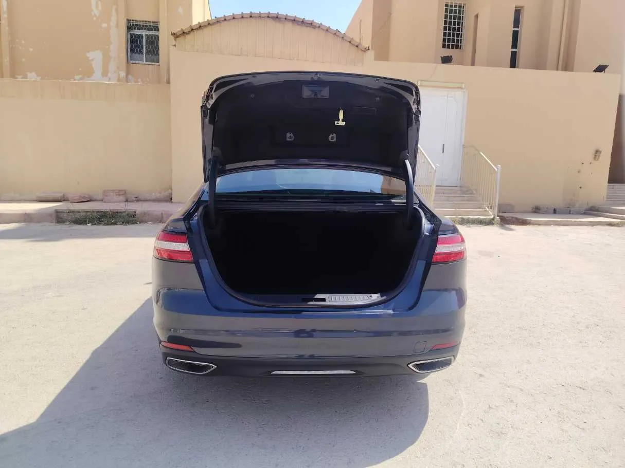 Car image 23
