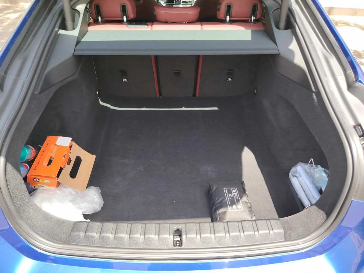 Car image 30
