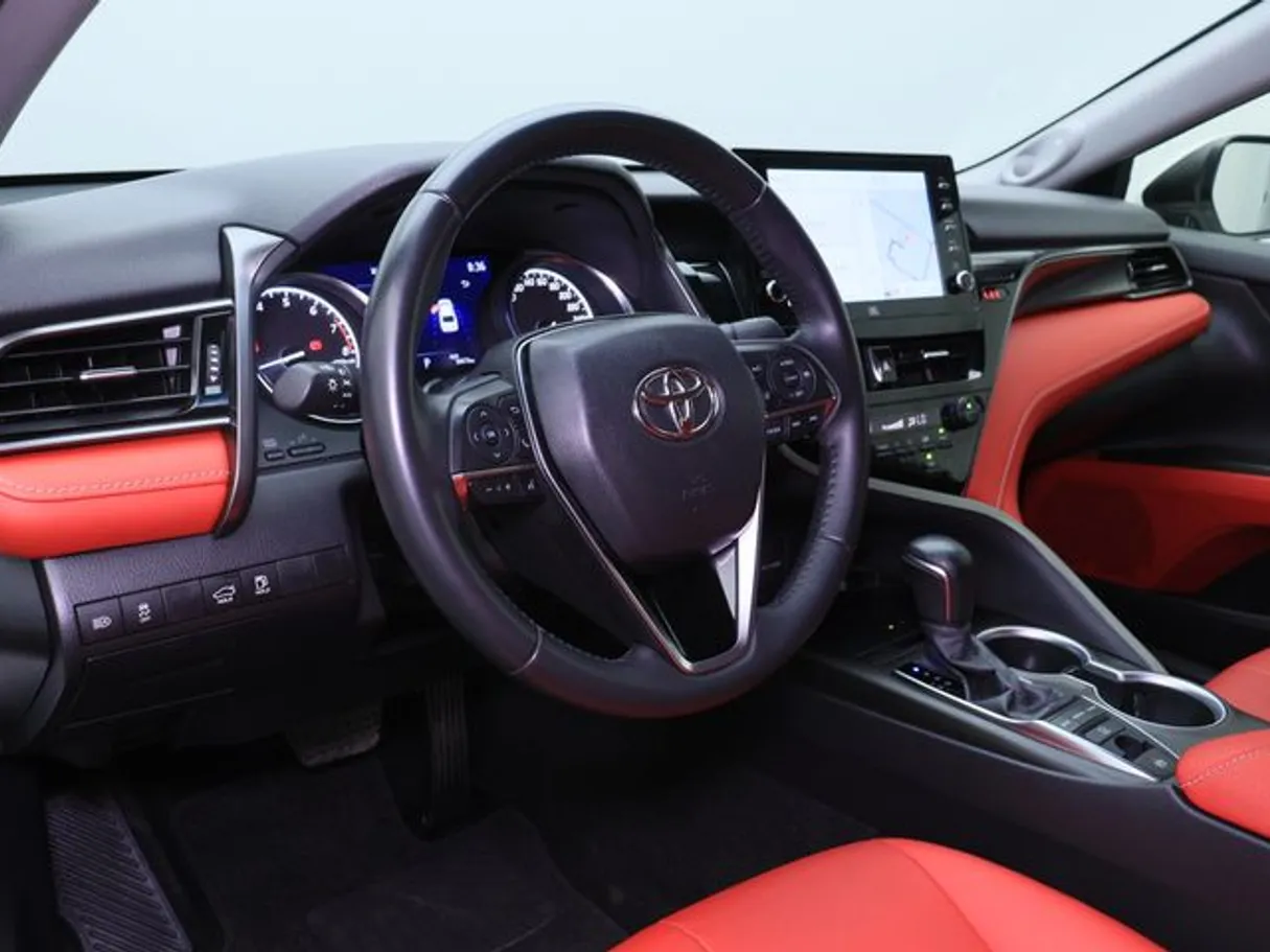 Car image 4