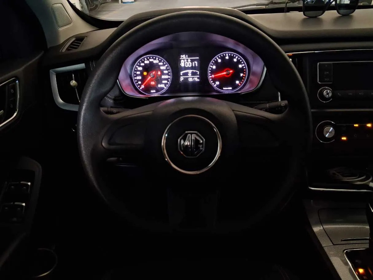 Car image 16