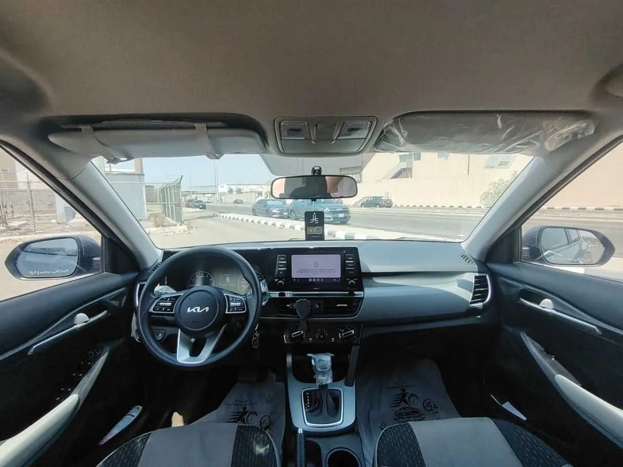 Car image 17