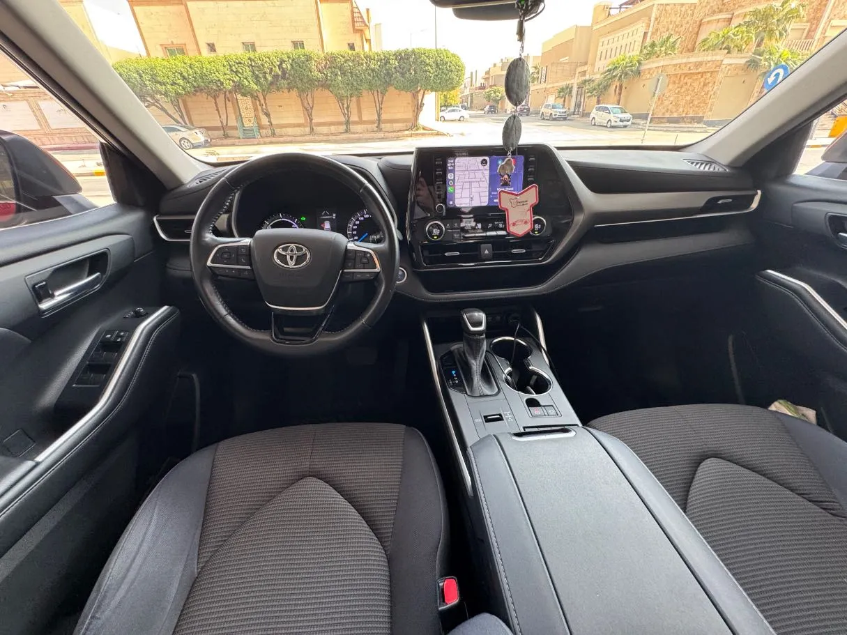 Car image 14
