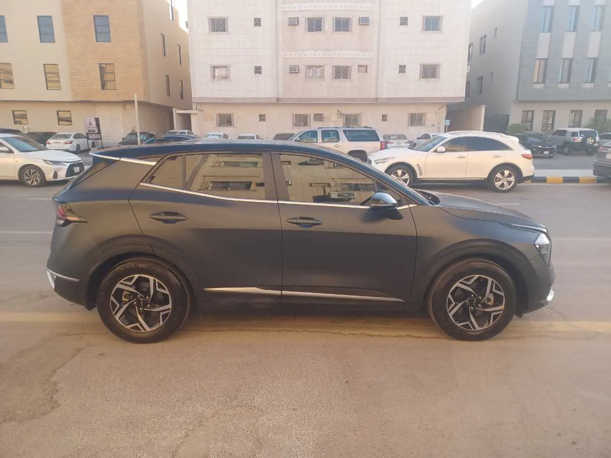 Car image 5