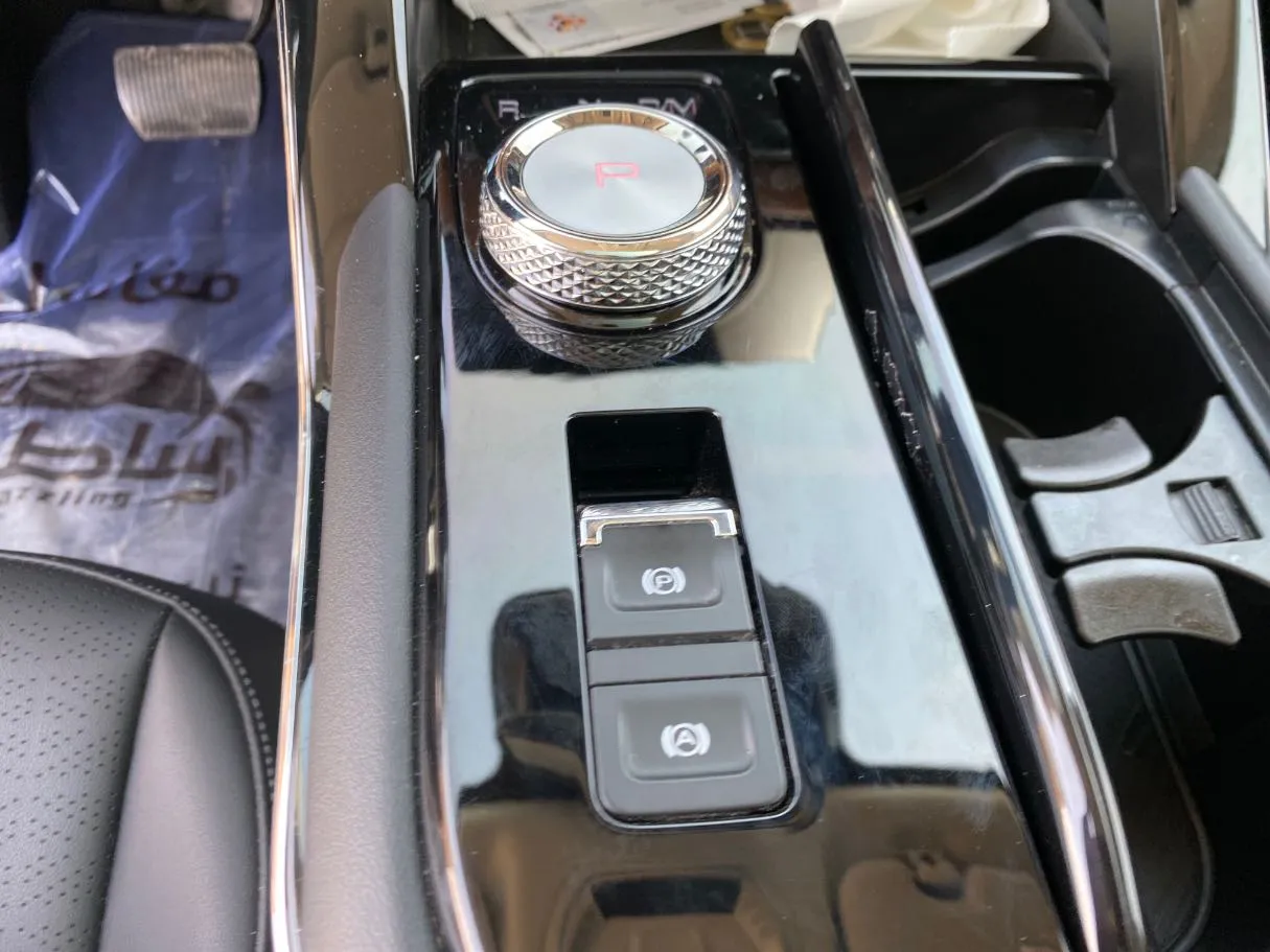Car image 16