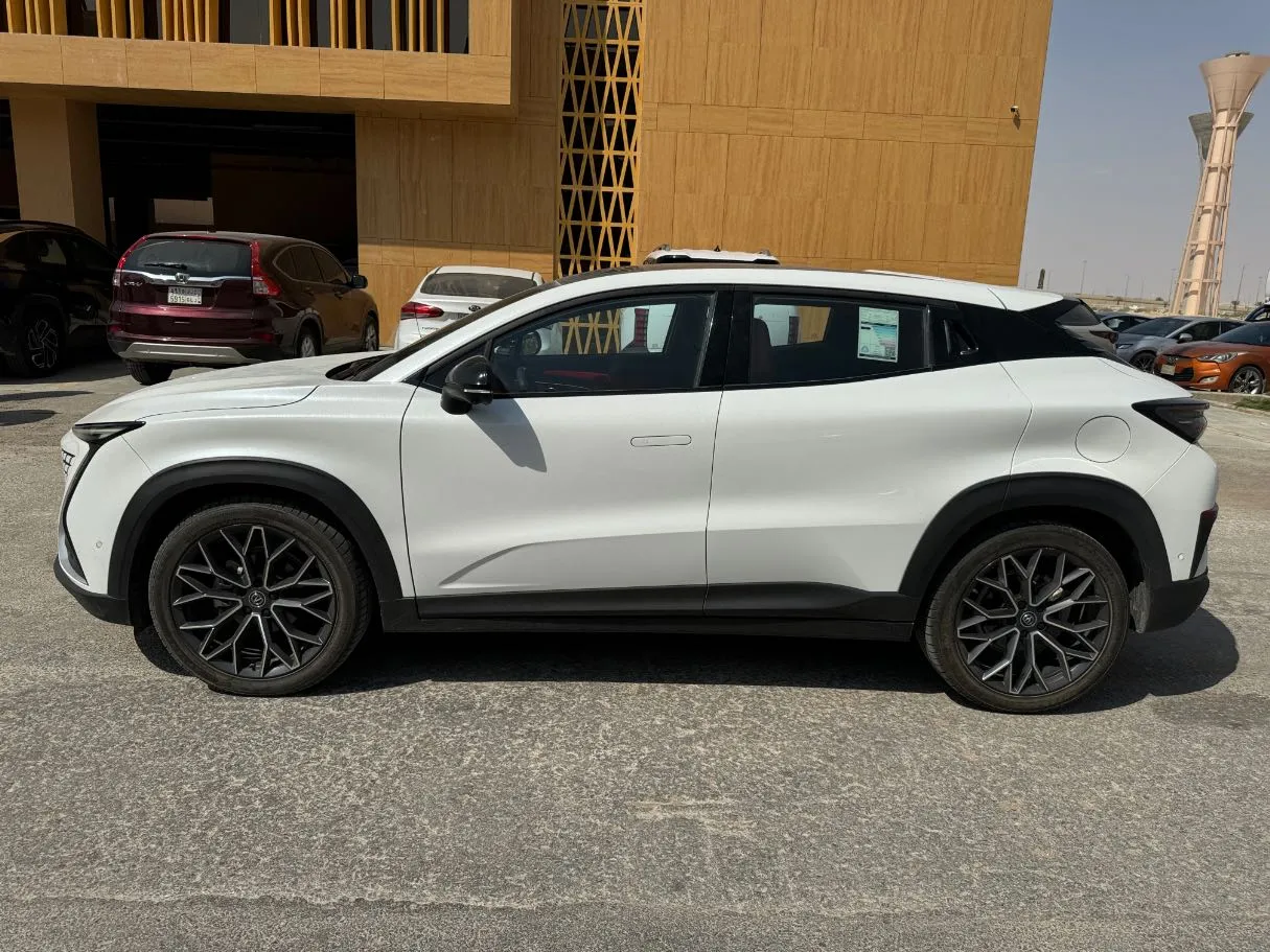 Car image 8