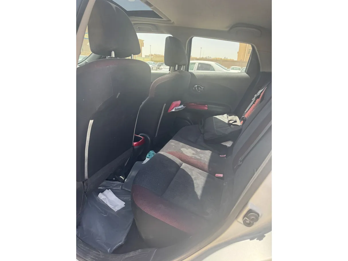 Car image 13