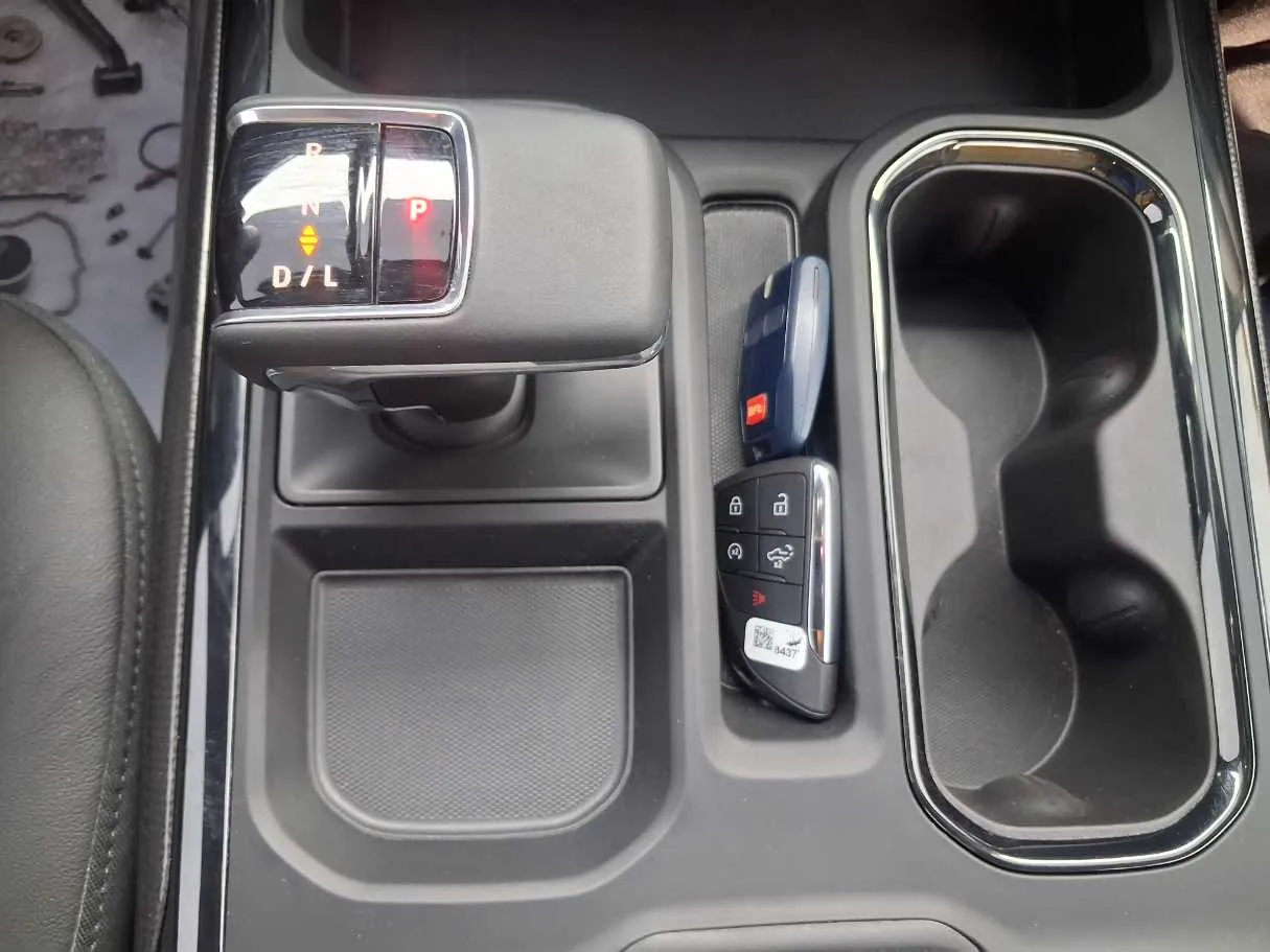 Car image 15