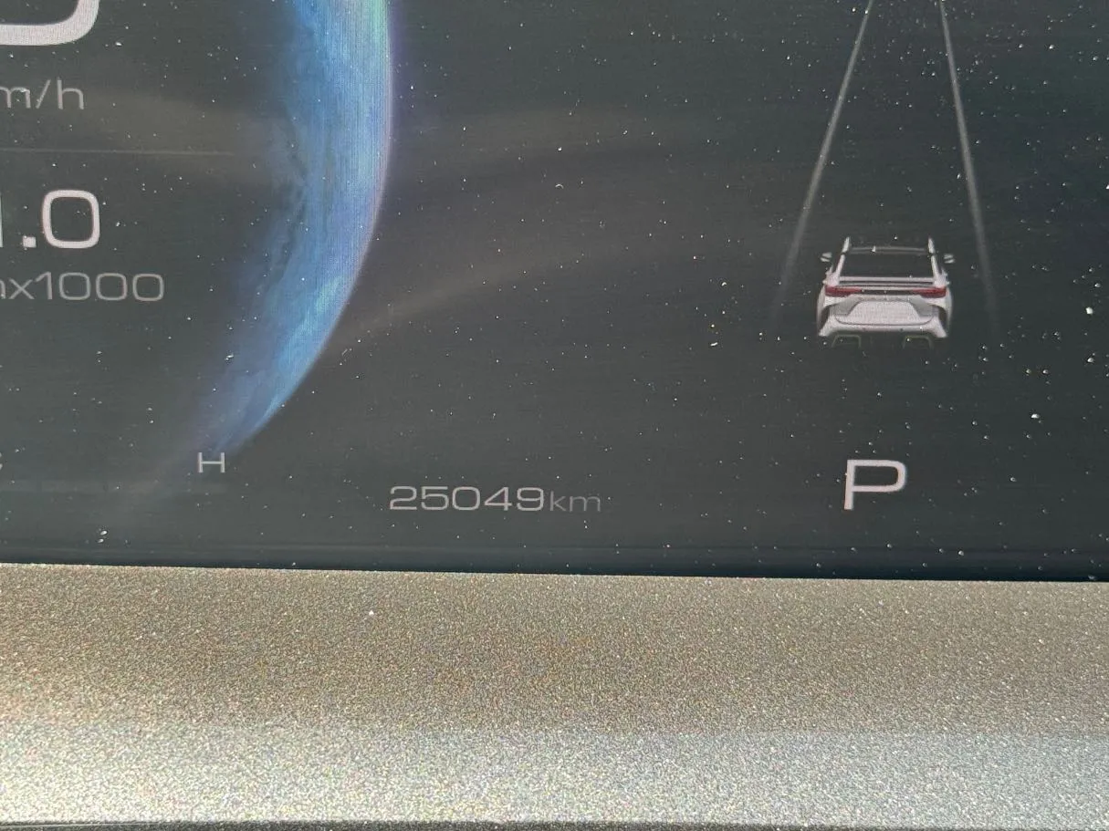 Car image 19