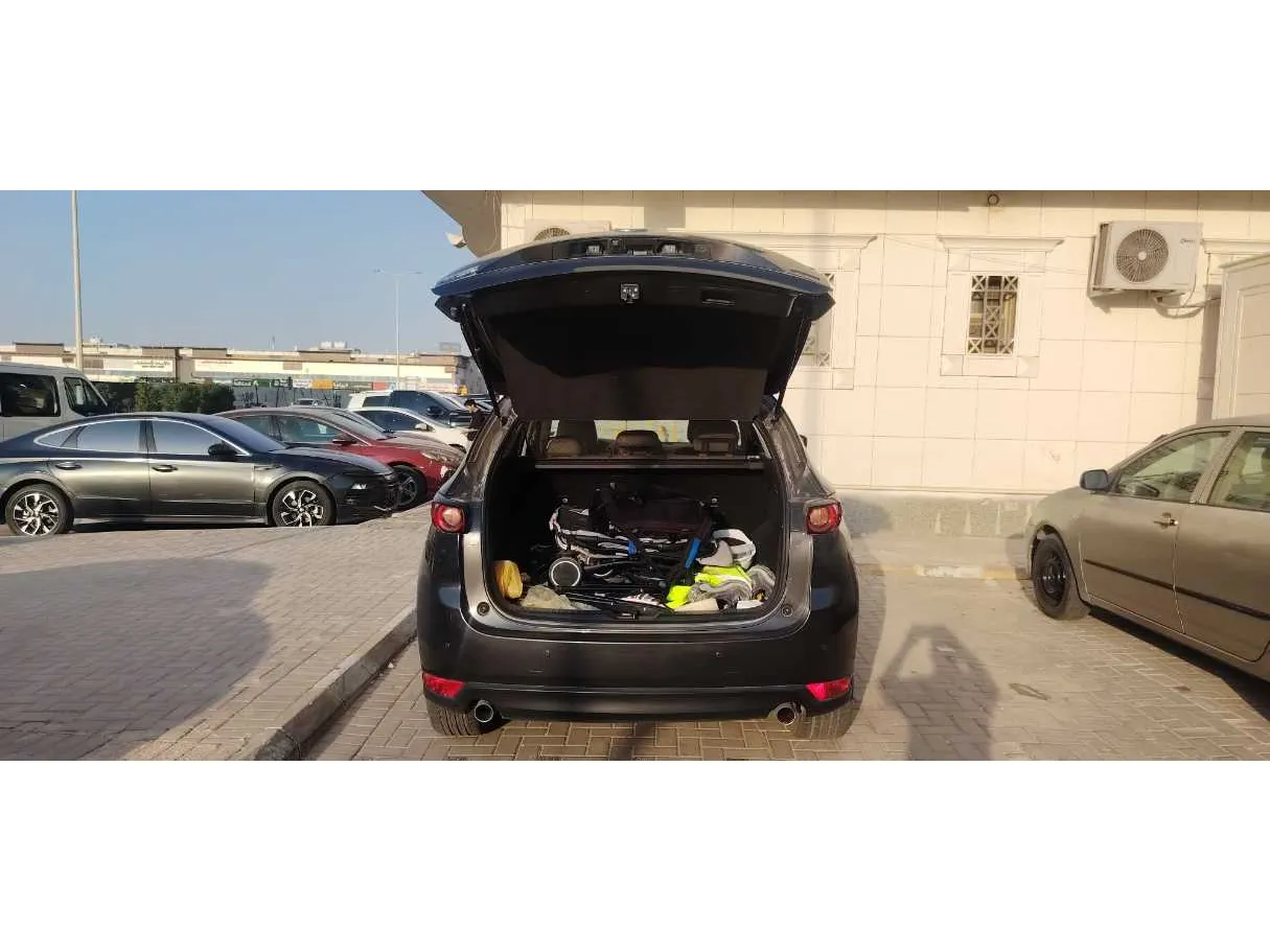 Car image 19
