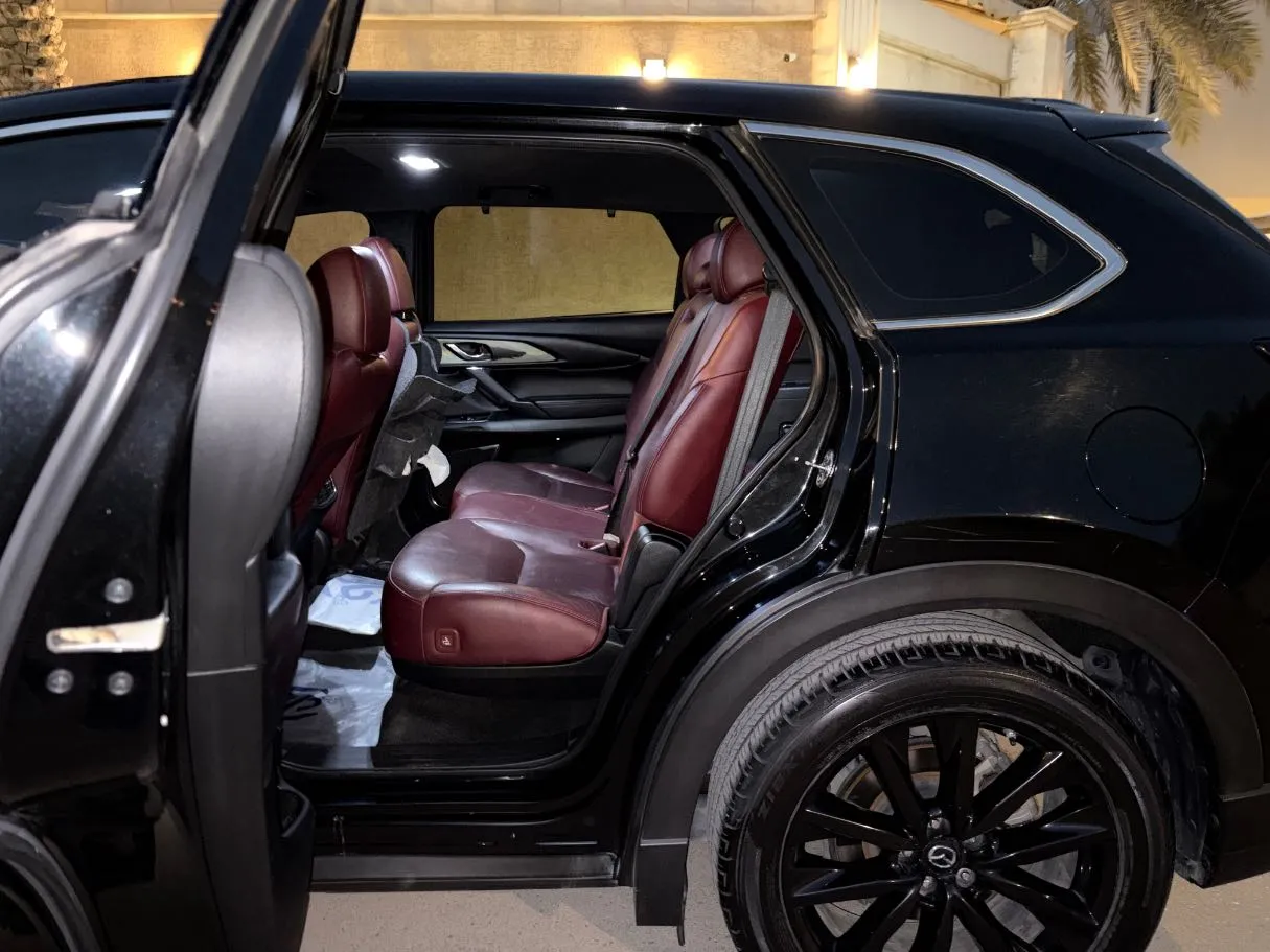 Car image 15